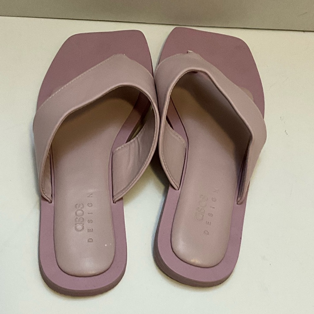 ASOS Design Fig Toe Thong Flat Sandals 8 - Picture 4 of 10